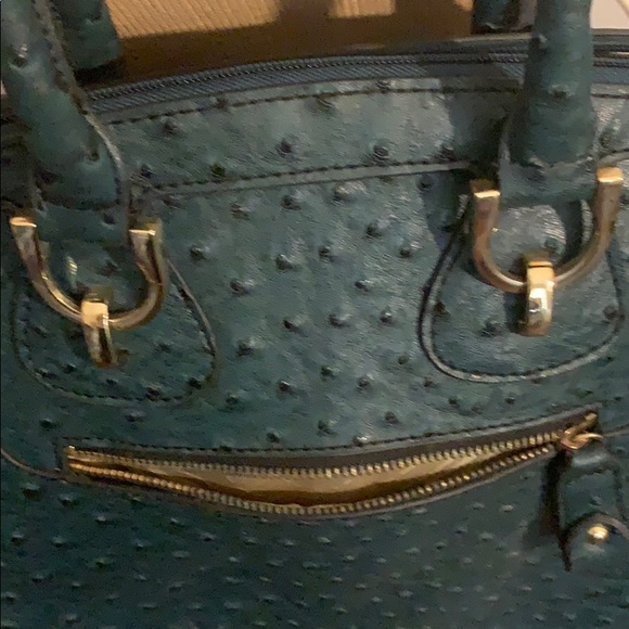 London Fog faux ostrich leather handbag - Picture 3 of 9